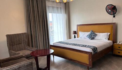 Suite with Lake View