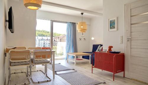 One-Bedroom Apartment with Balcony