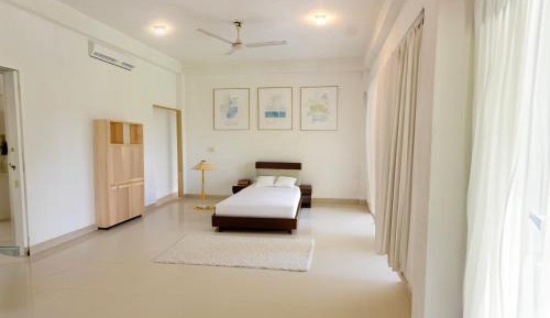 Queen Room with Garden View