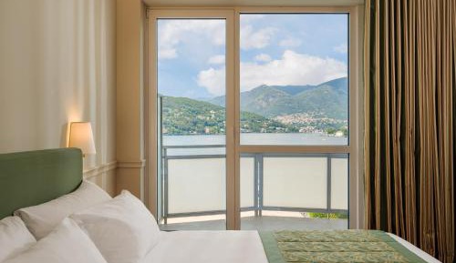 Double or Twin Room with Lake View