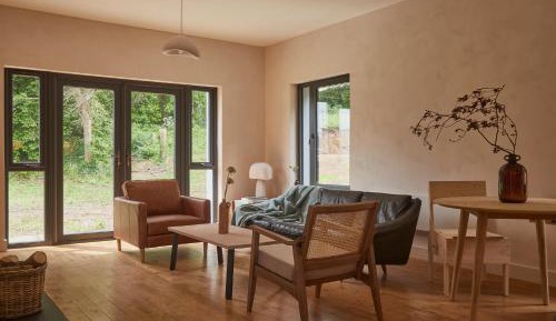 Deluxe One-Bedroom Apartment