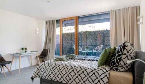 Superior One-Bedroom Apartment