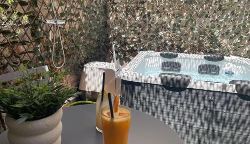 Deluxe Double Room with Balcony and Jacuzzi