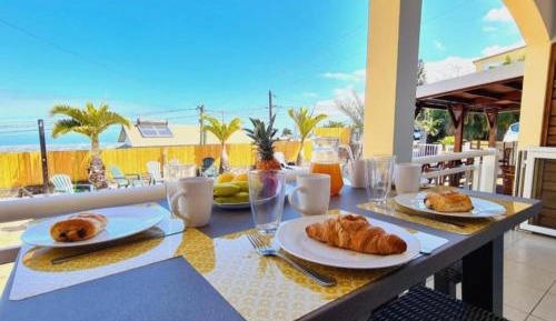 Two-Bedroom Apartment with Balcony and Sea View