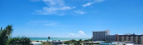 Two-Bedroom Apartment with Balcony and Sea View