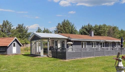 Three-Bedroom Holiday Home 