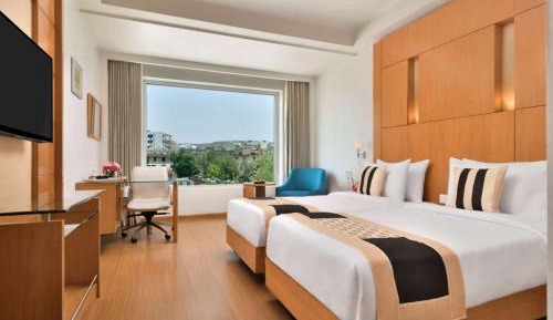 Club Twin Non-Smoking Room : Enjoy Fruit Platter & Cookies Platter ,Complimentary Mini bar in Room,Tea/Coffee and 01 cooked snack in the Lobby level restaurant (Coffee shop) till 19:30Hrs,20% discount on F&B,  20 % Discount on SPA