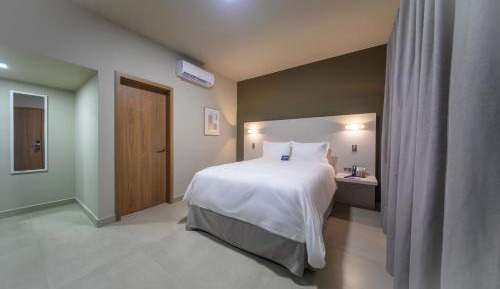 Queen Room with Garden View