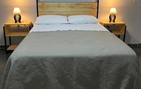 Apartment with Mountain View