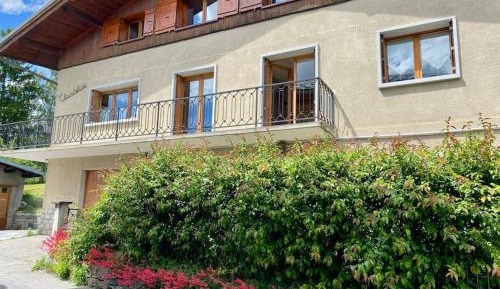 Three-Bedroom Apartment with Mountain View