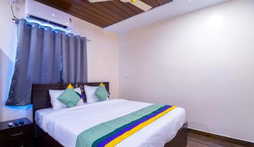 Standard Room with King Bed