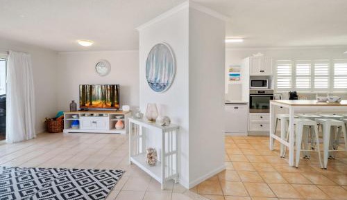 Three-Bedroom Apartment with Balcony