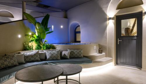 Family Two Bedroom Suite with Outdoor Jetted Tub