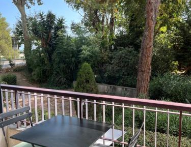 Apartment with Garden View