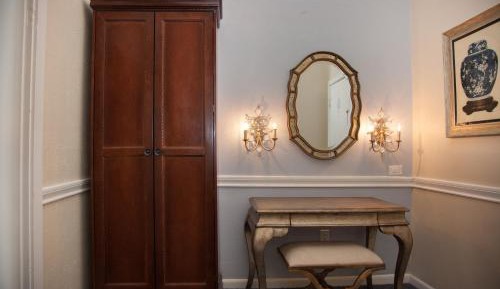 Suite with One King Bed