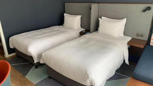 Double Room with Mobility Accessible Roll In Shower