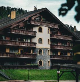 Apartment with Mountain View