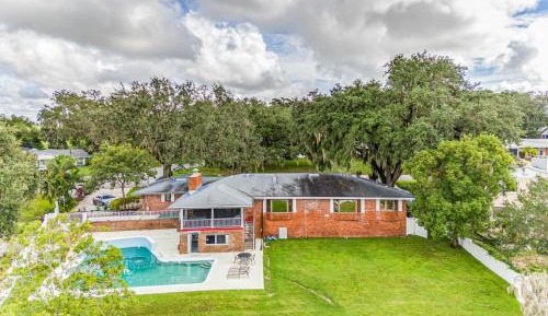 Four-Bedroom Holiday Home