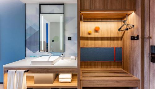 Standard Twin Room with City View