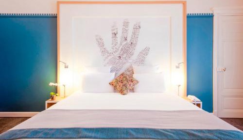 Privilege Room with 1 Double Bed & 1 Single Bed