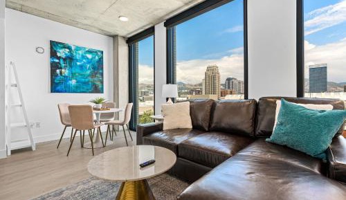 Deluxe One-Bedroom Apartment