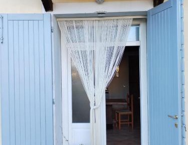 Apartment with Pool View 