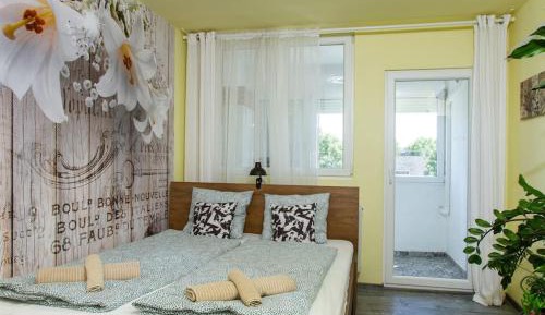 Two-Bedroom Apartment with City View