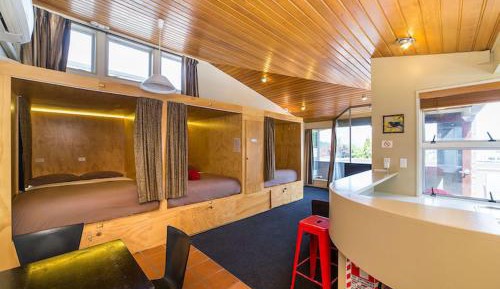 4 Bed Mixed Pod with kitchenette and Deck -  Queen Pod