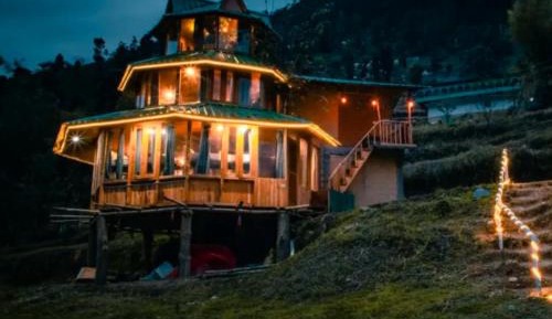 Double decker tree house