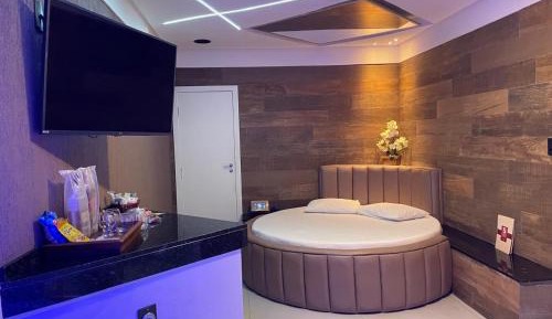 Suite with Hot Tub