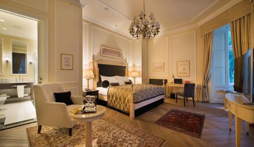 Wilson Grand Suite (including daily refilled free mini bar)