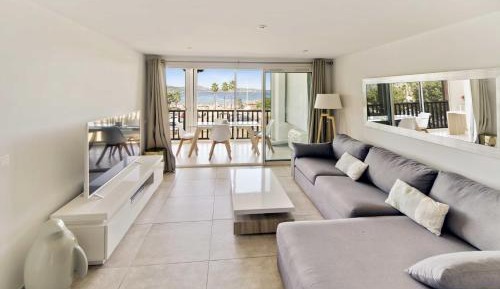 One-Bedroom Apartment with Sea View
