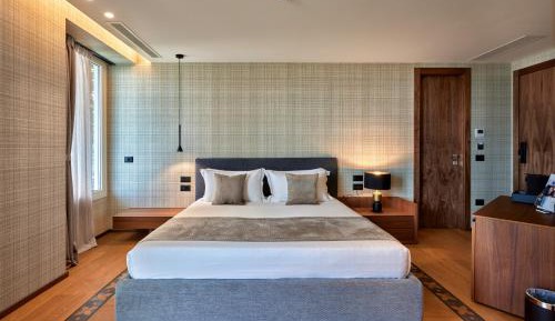 Deluxe Double Room with Balcony and Sea View