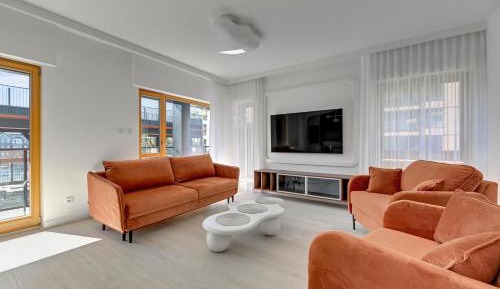 Three-Bedroom Apartment with Balcony