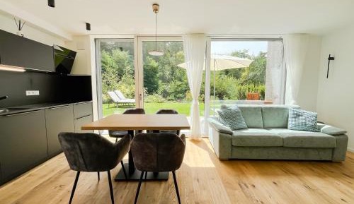 Deluxe Studio