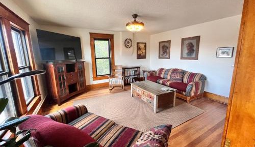 Queen Room with Shared Bathroom