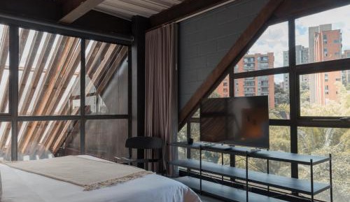 Five-Bedroom Deluxe Apartment