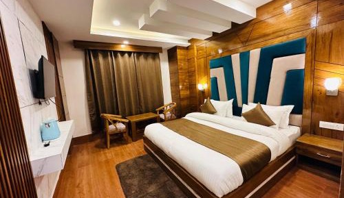 Deluxe Double Room (2 Adults + 1 Child)