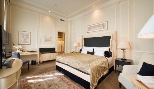 Wilson Executive Double Room (including daily refilled free mini bar)