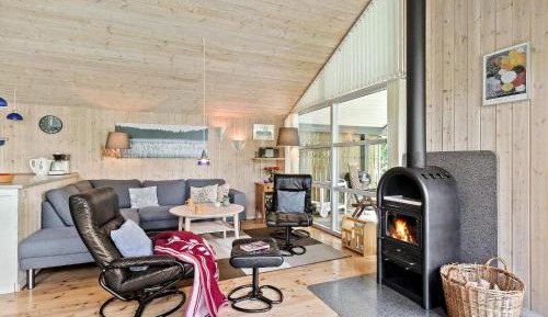 Three-Bedroom Holiday Home 