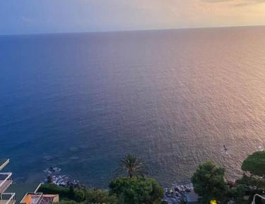 One-Bedroom Apartment with Sea View and Balcony