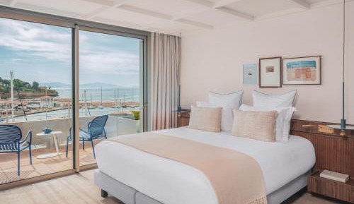 Executive Suite with Balcony and Sea View