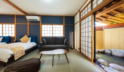 Quadruple Room with Private Bathroom