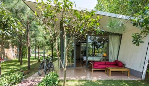 Villa with Garden View