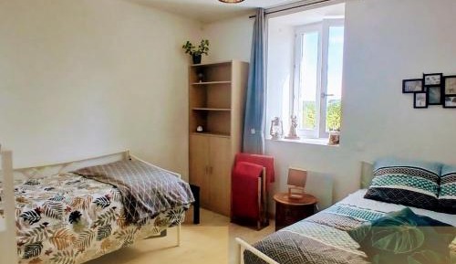 Basic Triple Room with Shared Bathroom