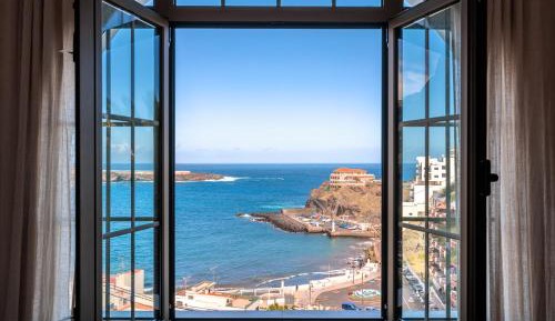 One-Bedroom Deluxe Apartment with Veranda and Ocean View