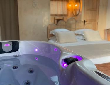 King Room with Spa Bath