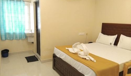 Deluxe Room (2 Adults + 1 Child)