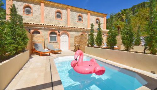 Superior One-Bedroom Apartment with Balcony