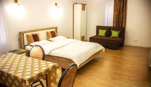 Deluxe Room (2 Adults + 1 Child)